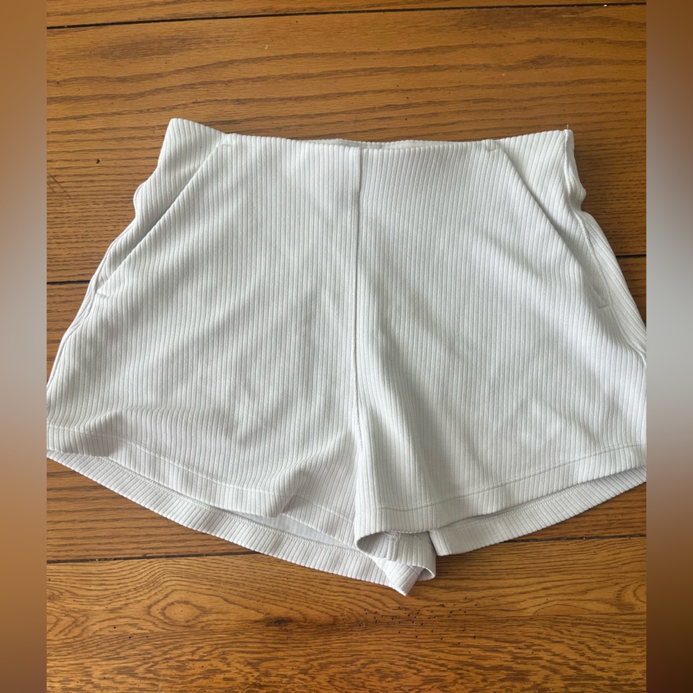 Cream Lululemon shorts | Ribbed softstreme Short 2” | size 4
